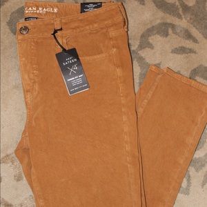NWT light brown comfy jeans!!